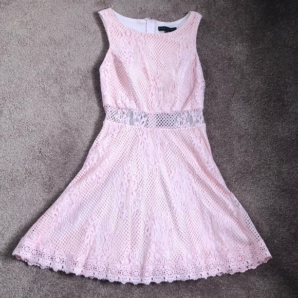 Short peach lace dress - Picture 1 of 3